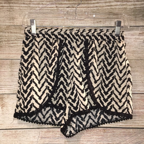 Love Culture Black Chevron Shorts - Picture 6 of 11